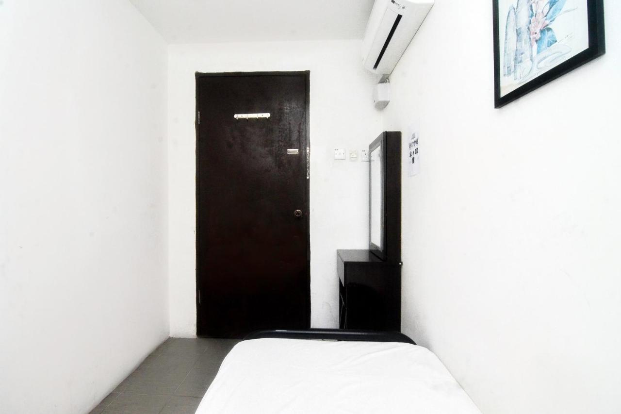 Spot On 89886 Backpacker'S Stay Services Kuching Exterior photo
