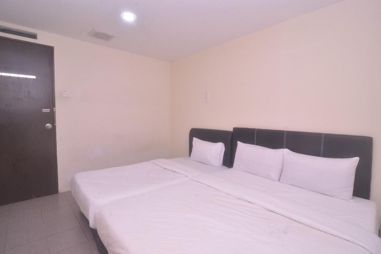 Spot On 89886 Backpacker'S Stay Services Kuching Exterior photo