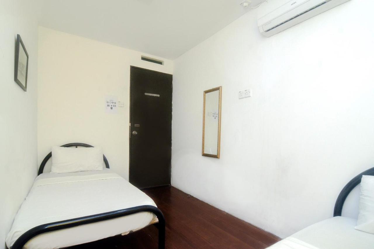 Spot On 89886 Backpacker'S Stay Services Kuching Exterior photo