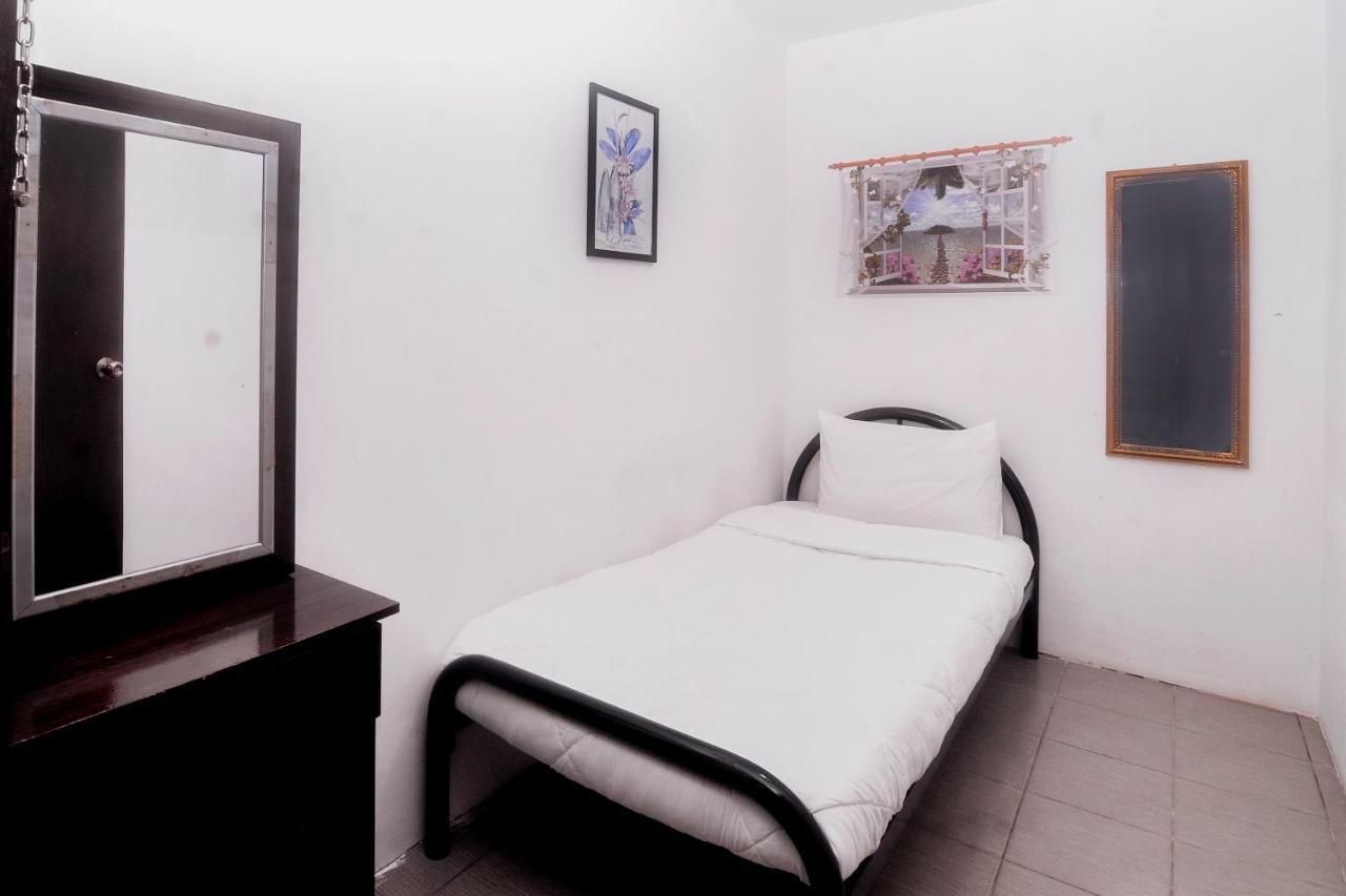 Spot On 89886 Backpacker'S Stay Services Kuching Exterior photo