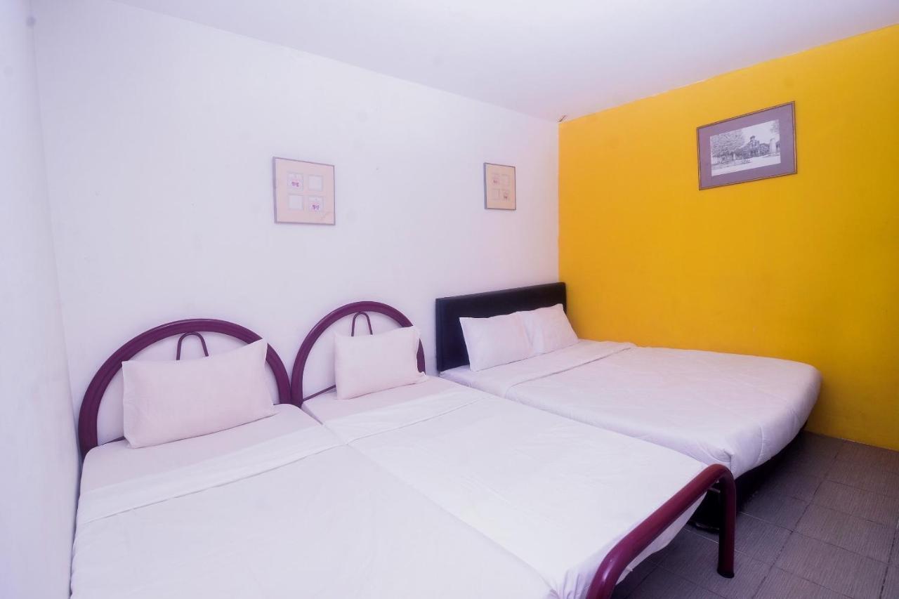 Spot On 89886 Backpacker'S Stay Services Kuching Exterior photo