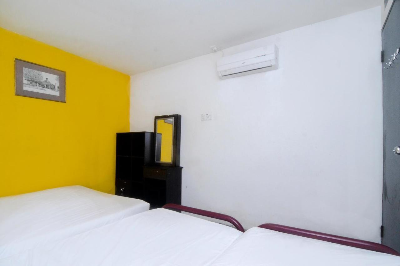 Spot On 89886 Backpacker'S Stay Services Kuching Exterior photo