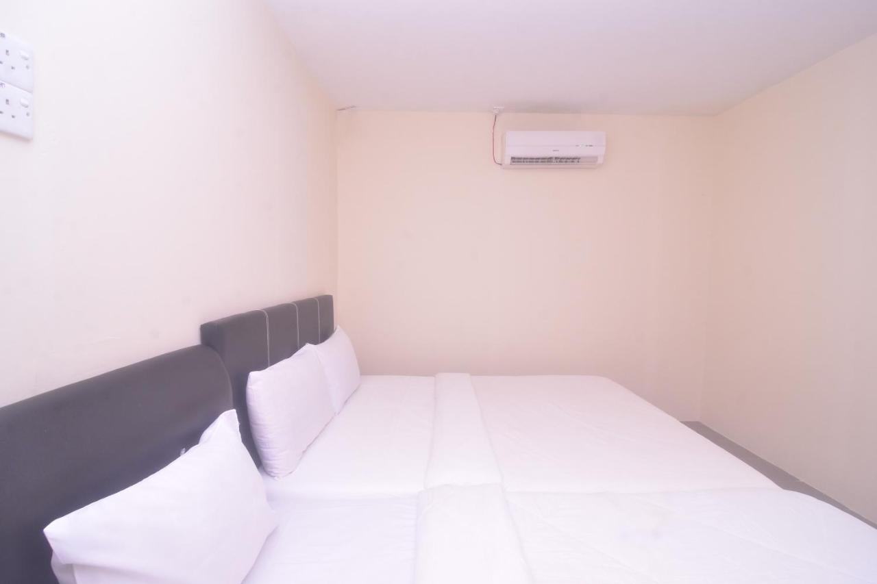 Spot On 89886 Backpacker'S Stay Services Kuching Exterior photo