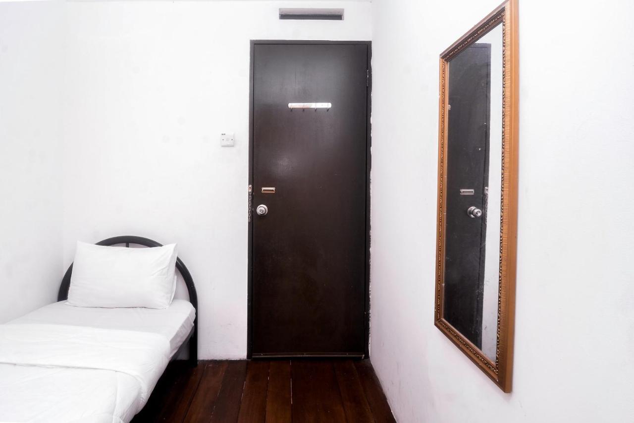Spot On 89886 Backpacker'S Stay Services Kuching Exterior photo
