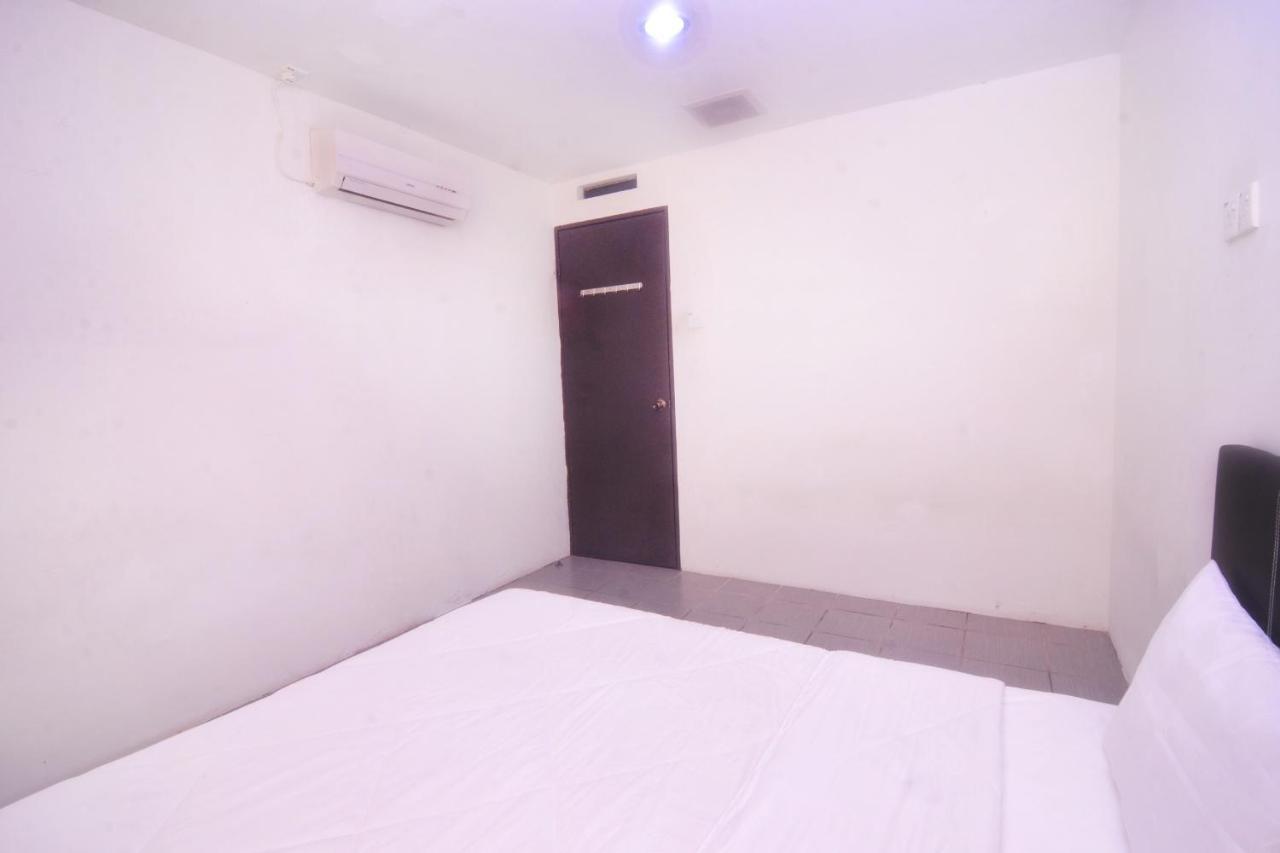 Spot On 89886 Backpacker'S Stay Services Kuching Exterior photo
