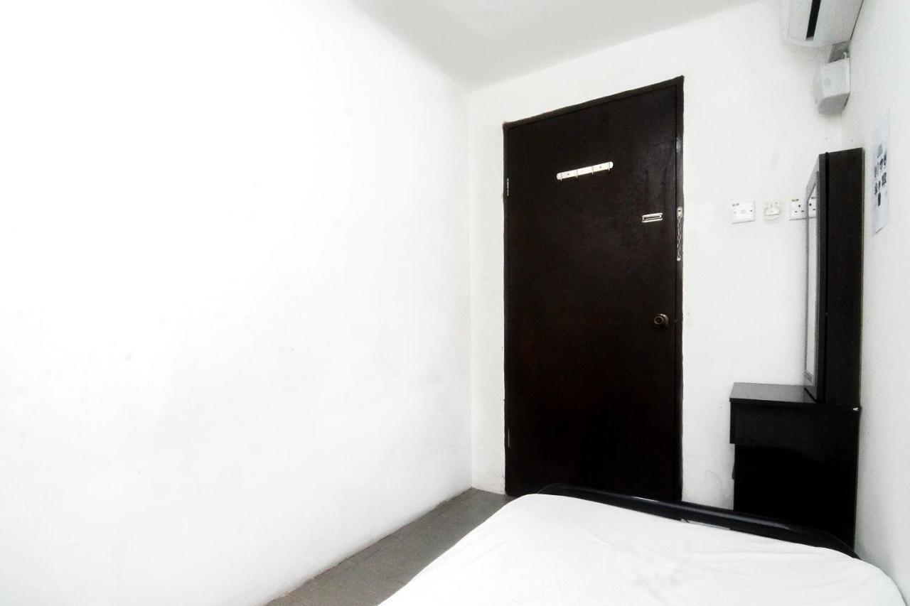 Spot On 89886 Backpacker'S Stay Services Kuching Exterior photo