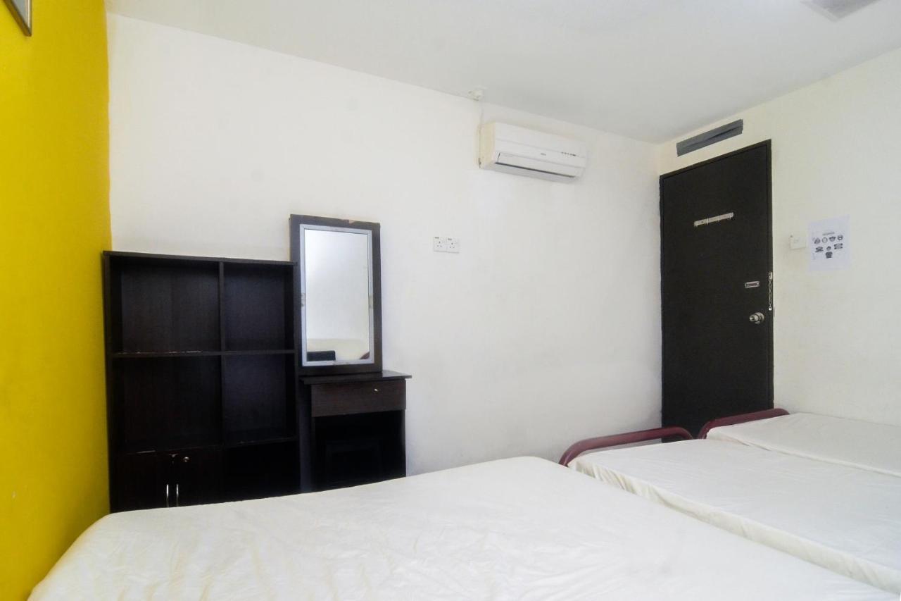 Spot On 89886 Backpacker'S Stay Services Kuching Exterior photo