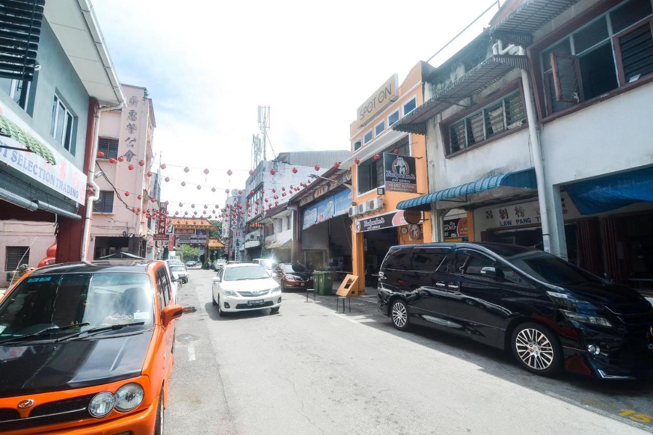 Spot On 89886 Backpacker'S Stay Services Kuching Exterior photo