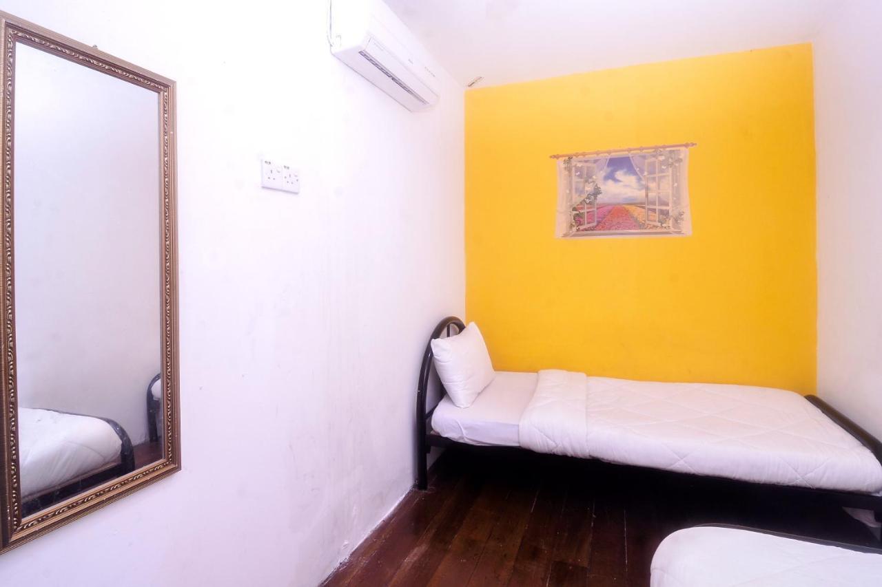 Spot On 89886 Backpacker'S Stay Services Kuching Exterior photo