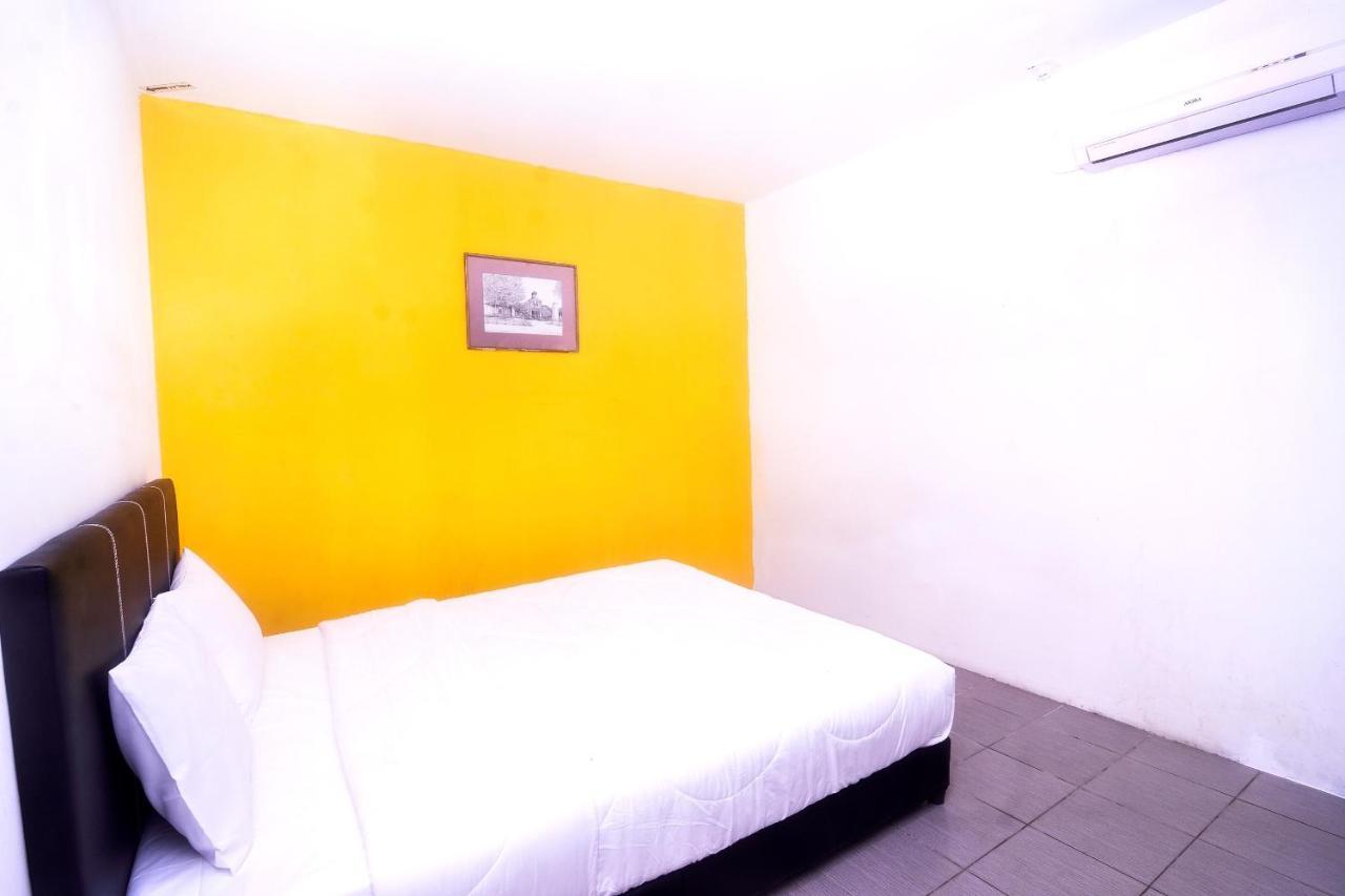 Spot On 89886 Backpacker'S Stay Services Kuching Exterior photo