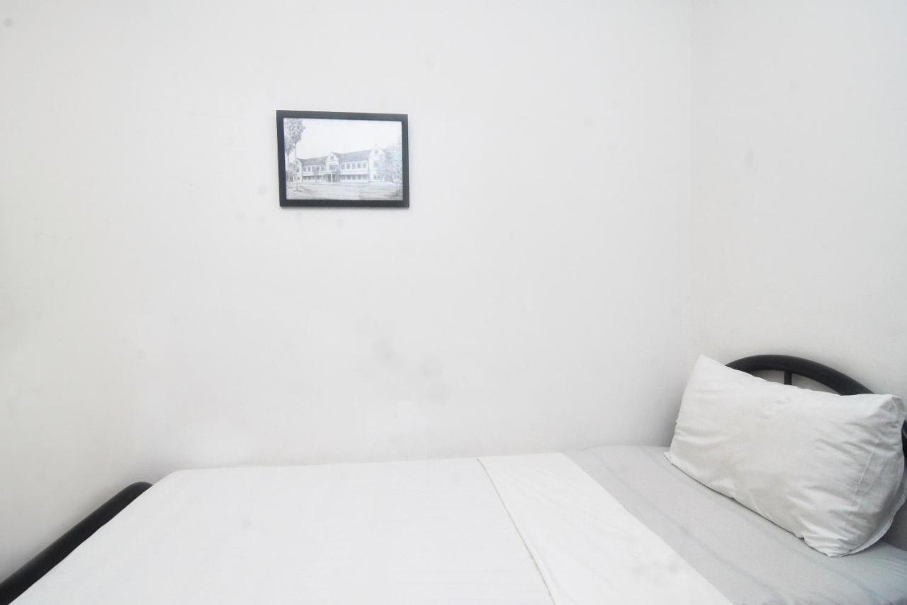 Spot On 89886 Backpacker'S Stay Services Kuching Exterior photo