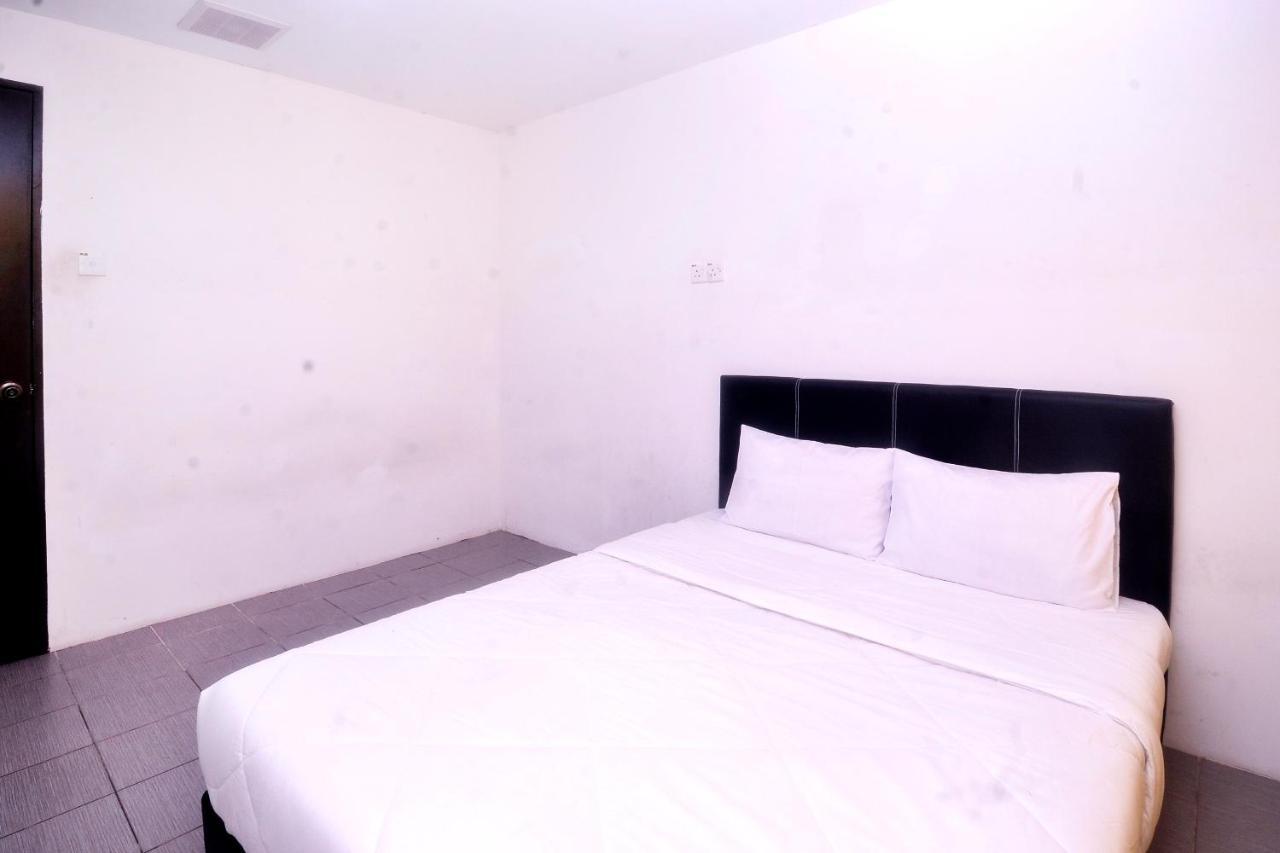 Spot On 89886 Backpacker'S Stay Services Kuching Exterior photo