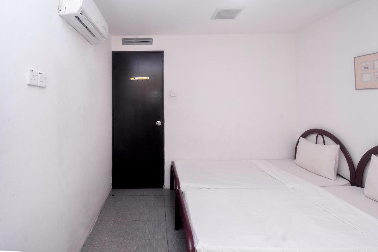 Spot On 89886 Backpacker'S Stay Services Kuching Exterior photo