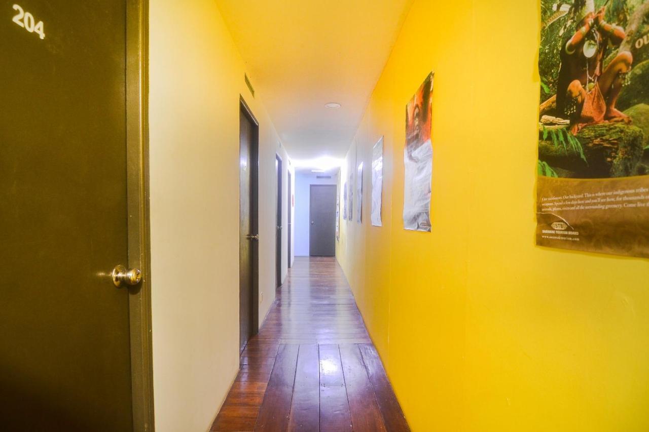 Spot On 89886 Backpacker'S Stay Services Kuching Exterior photo