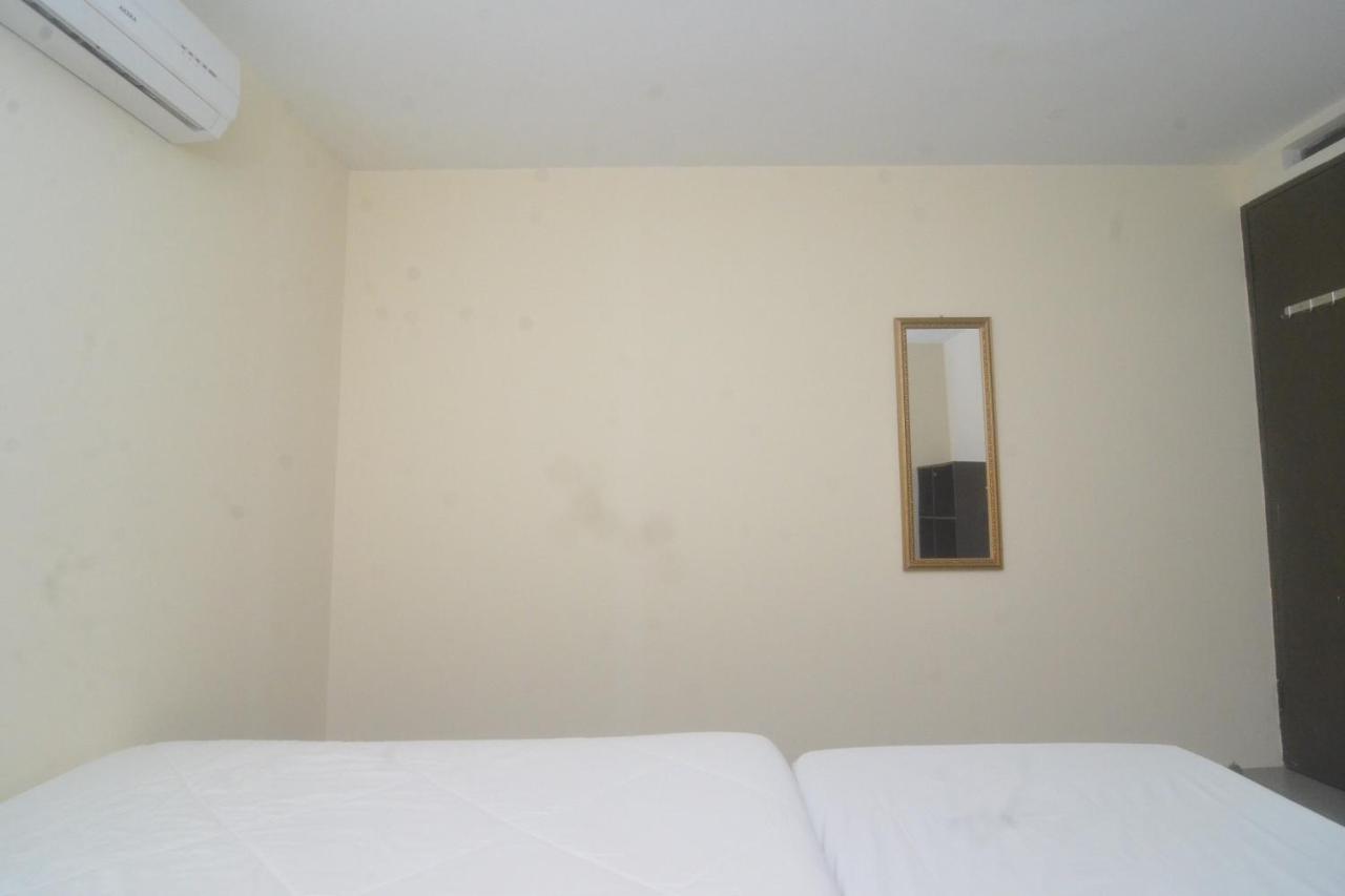Spot On 89886 Backpacker'S Stay Services Kuching Exterior photo