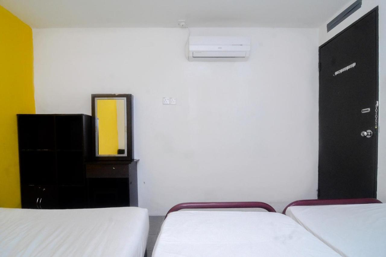 Spot On 89886 Backpacker'S Stay Services Kuching Exterior photo