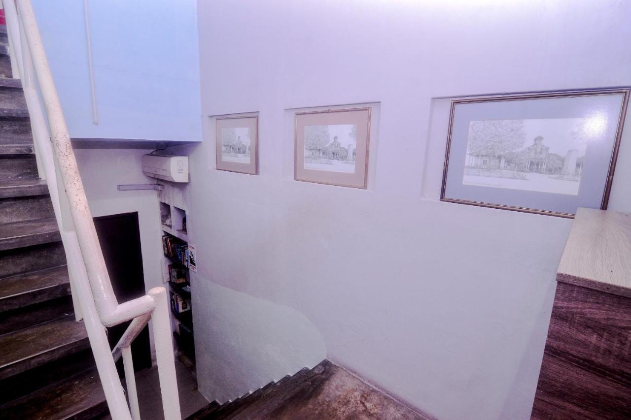 Spot On 89886 Backpacker'S Stay Services Kuching Exterior photo