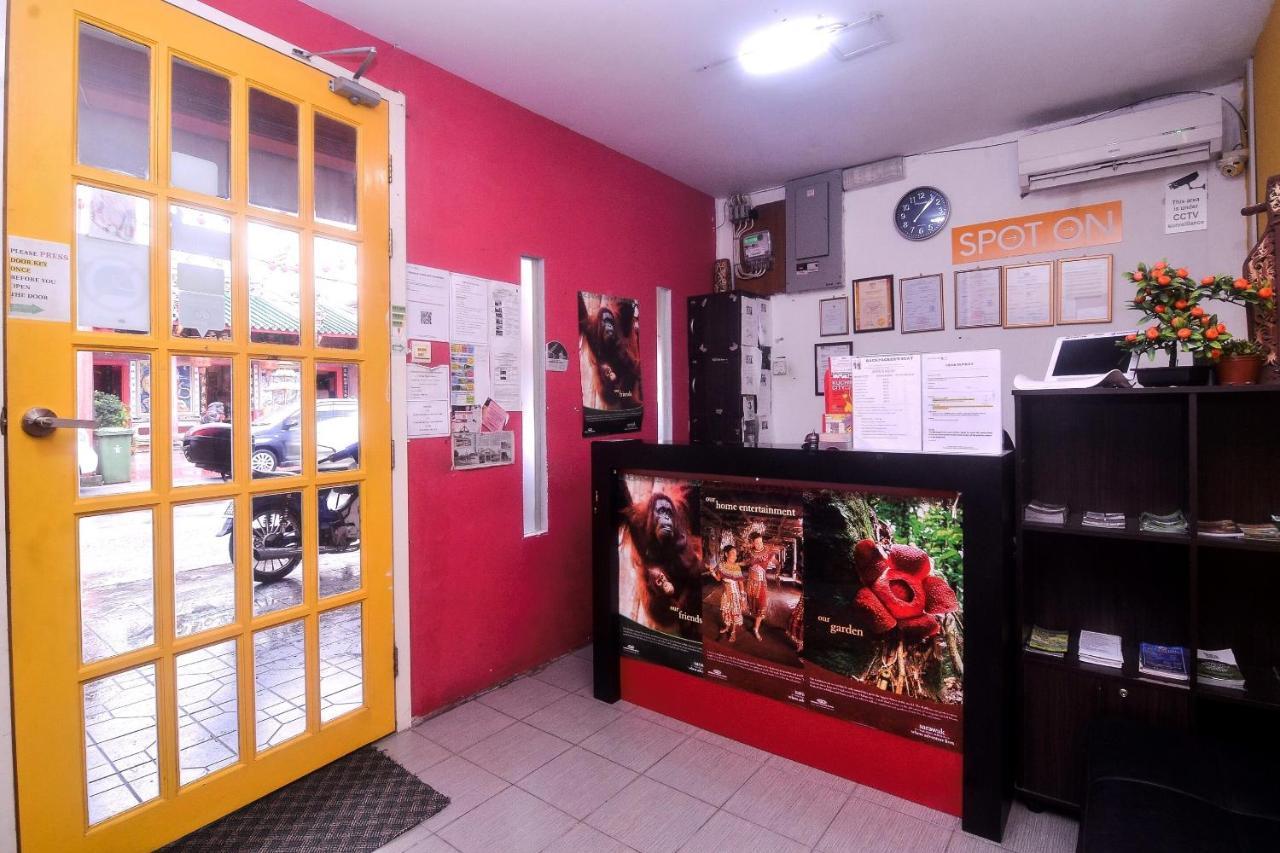 Spot On 89886 Backpacker'S Stay Services Kuching Exterior photo