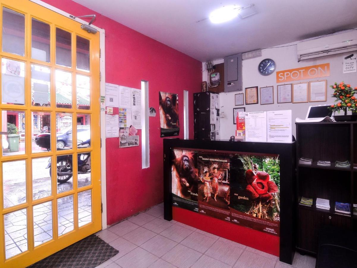 Spot On 89886 Backpacker'S Stay Services Kuching Exterior photo