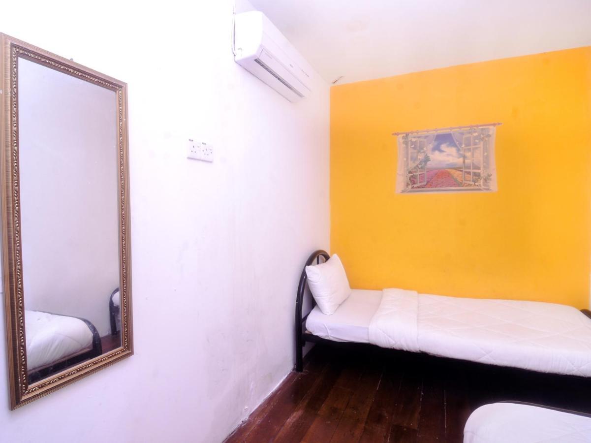 Spot On 89886 Backpacker'S Stay Services Kuching Exterior photo
