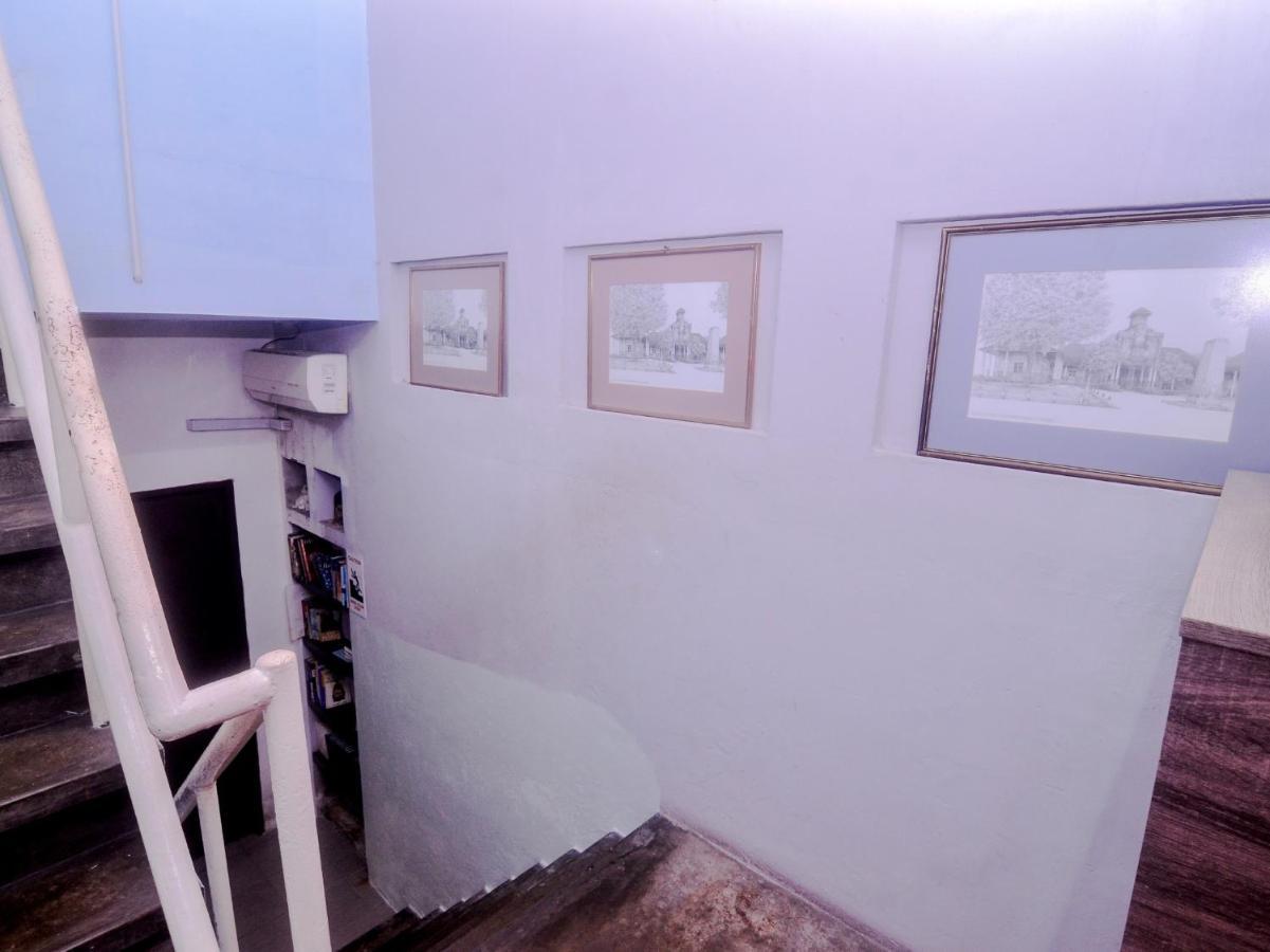 Spot On 89886 Backpacker'S Stay Services Kuching Exterior photo