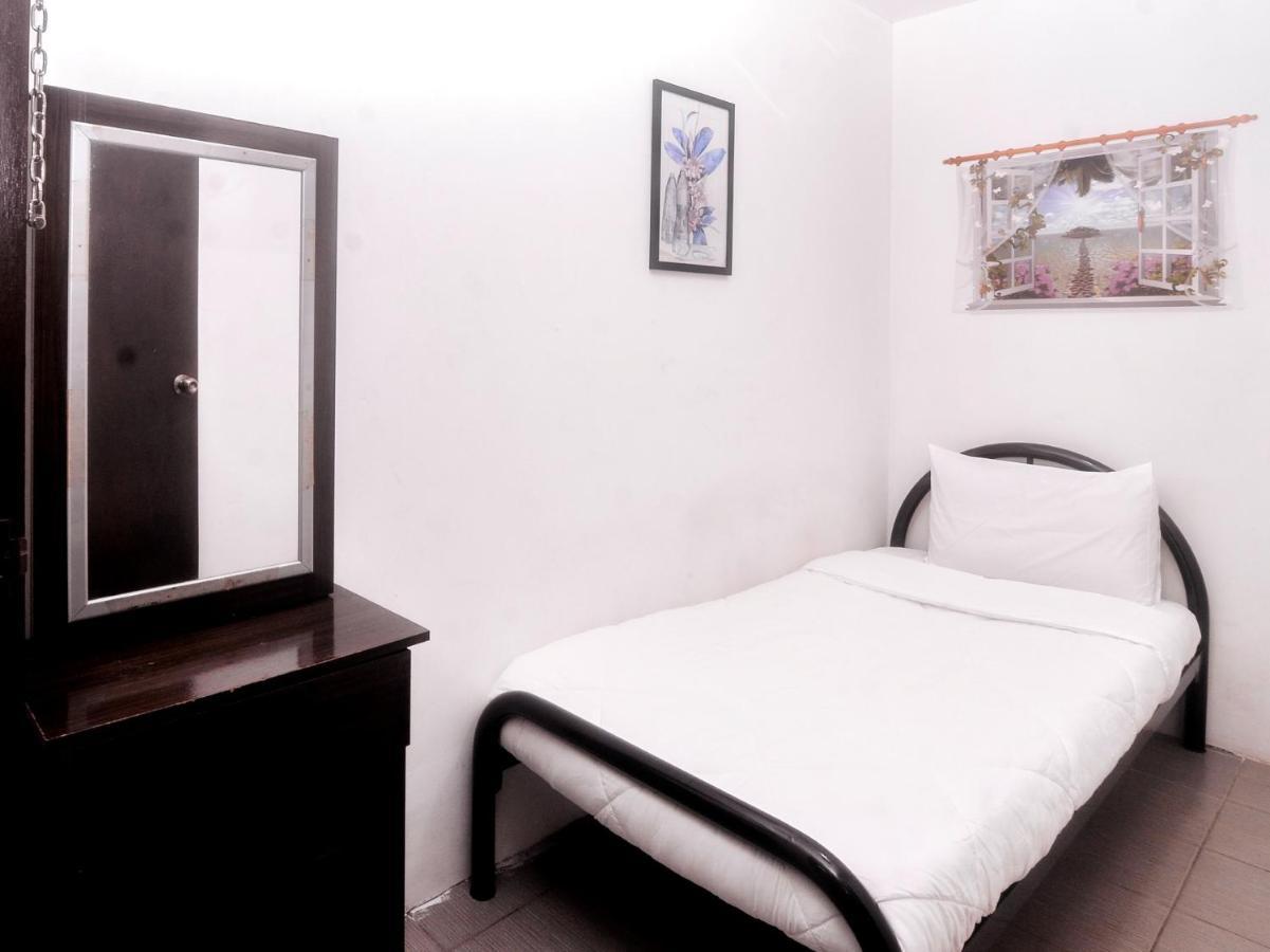 Spot On 89886 Backpacker'S Stay Services Kuching Exterior photo
