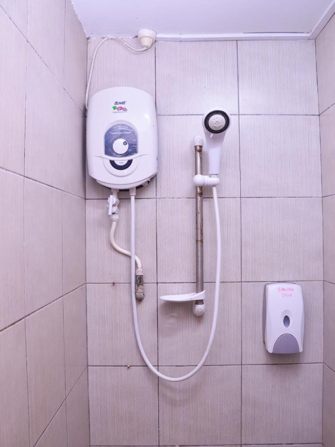 Spot On 89886 Backpacker'S Stay Services Kuching Exterior photo